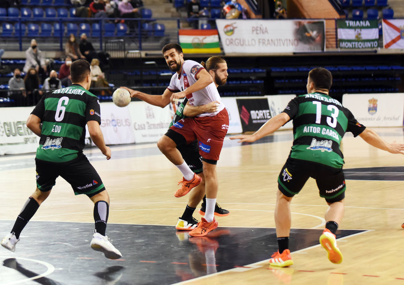 Fotos: Las imágenes del triunfo del BM Logroño ante el Anaitasuna