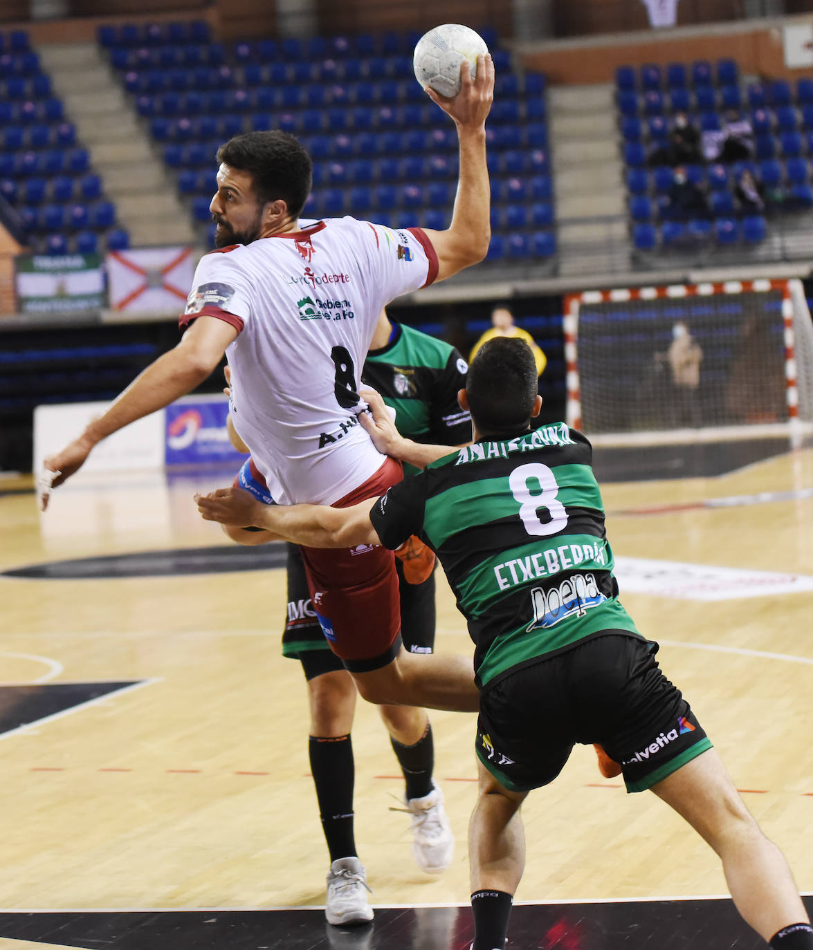 Fotos: Las imágenes del triunfo del BM Logroño ante el Anaitasuna