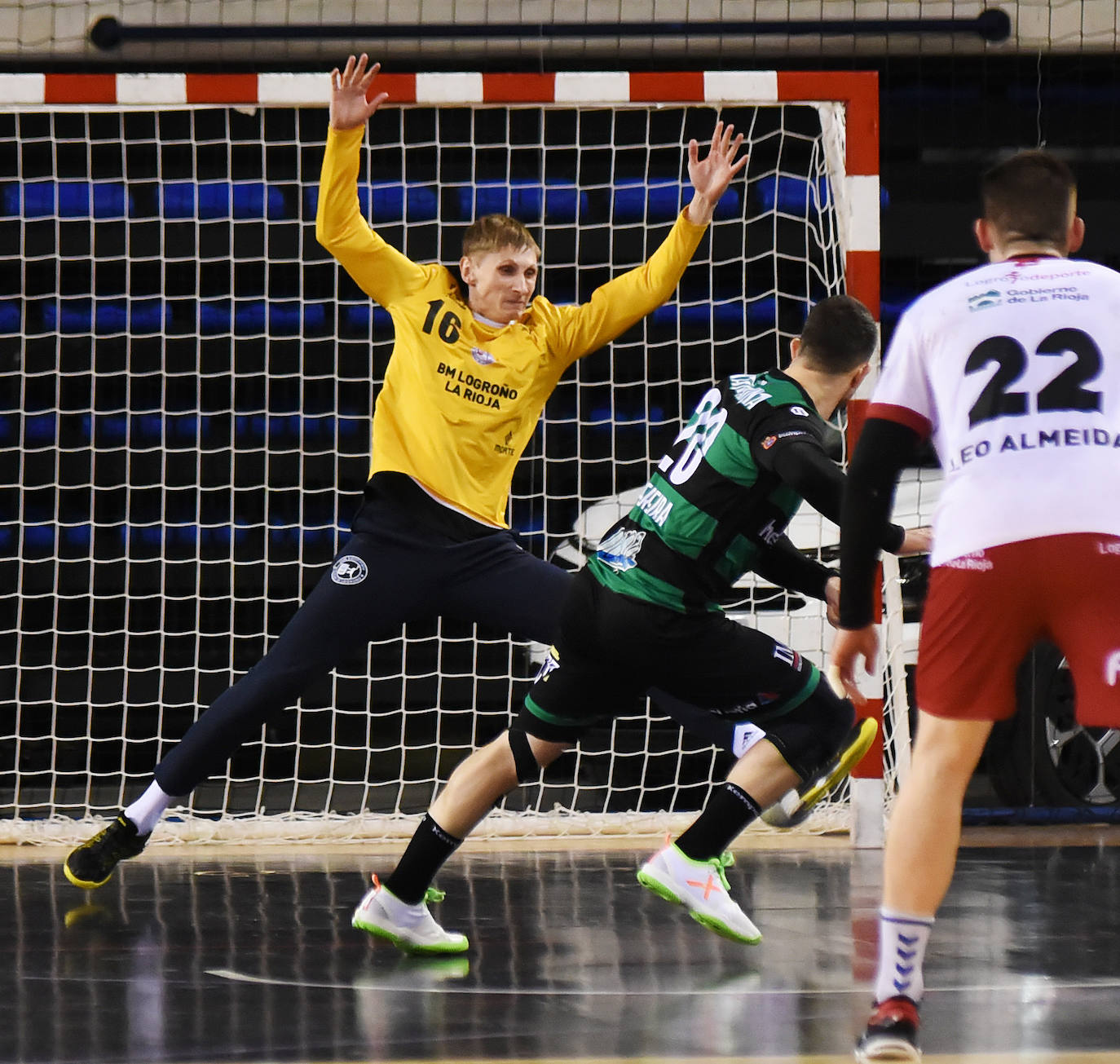 Fotos: Las imágenes del triunfo del BM Logroño ante el Anaitasuna