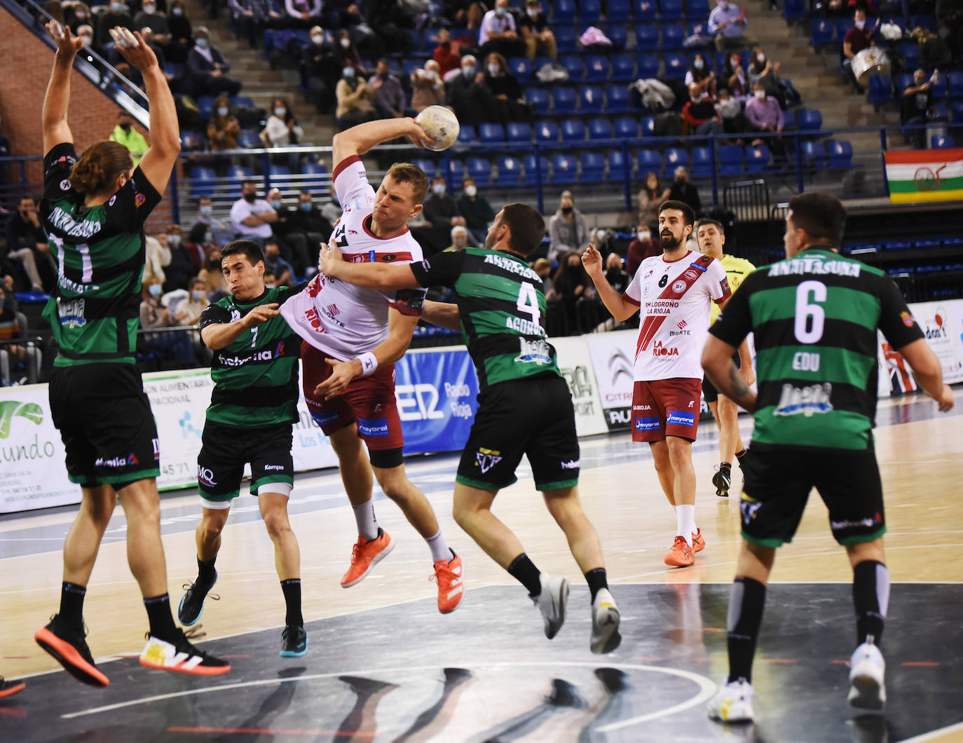 Fotos: Las imágenes del triunfo del BM Logroño ante el Anaitasuna