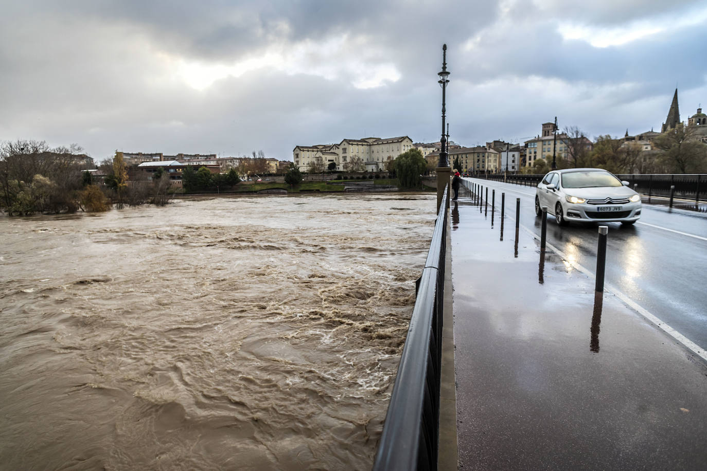 Fotos: Las espectaculares imágenes del río en Logroño