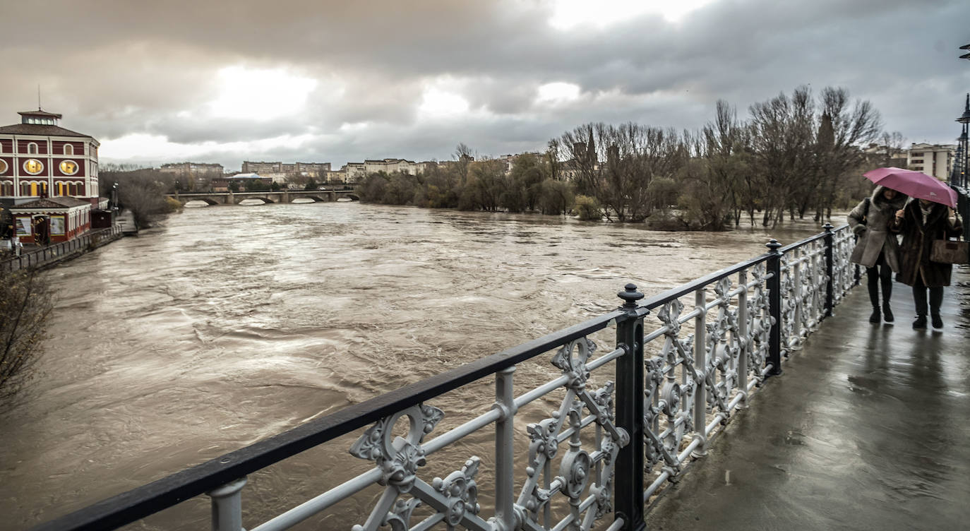 Fotos: Las espectaculares imágenes del río en Logroño