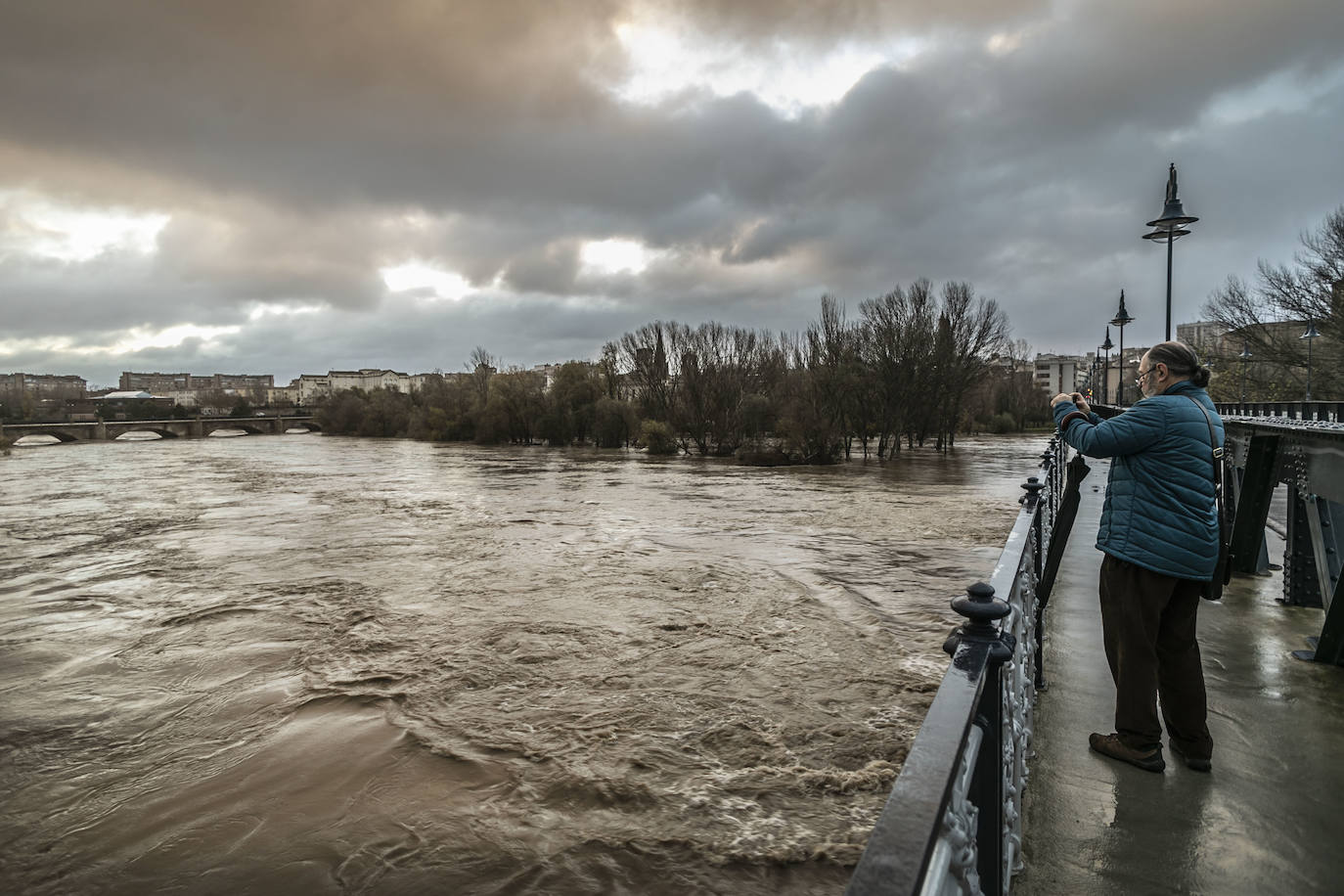 Fotos: Las espectaculares imágenes del río en Logroño