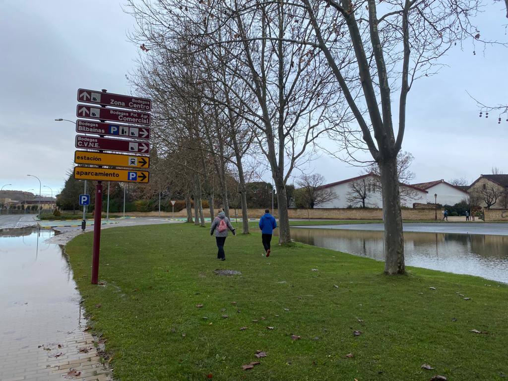 El Barrio de la Estación de Haro continúa inundado,