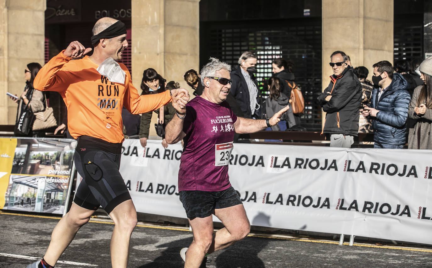 Fotos: La llegada a la meta en la Media Maratón de La Rioja