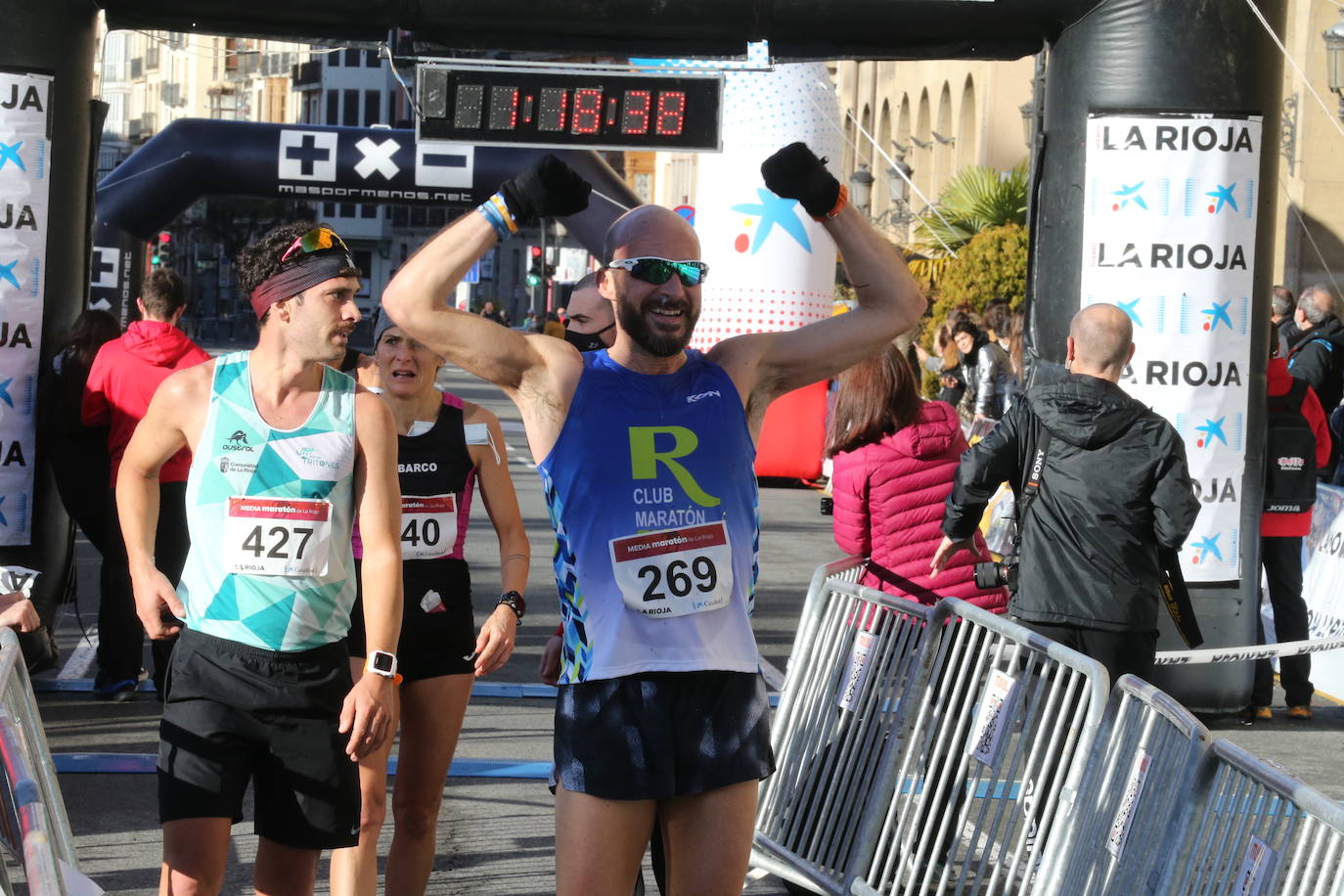 Fotos: La llegada a la meta en la Media Maratón de La Rioja