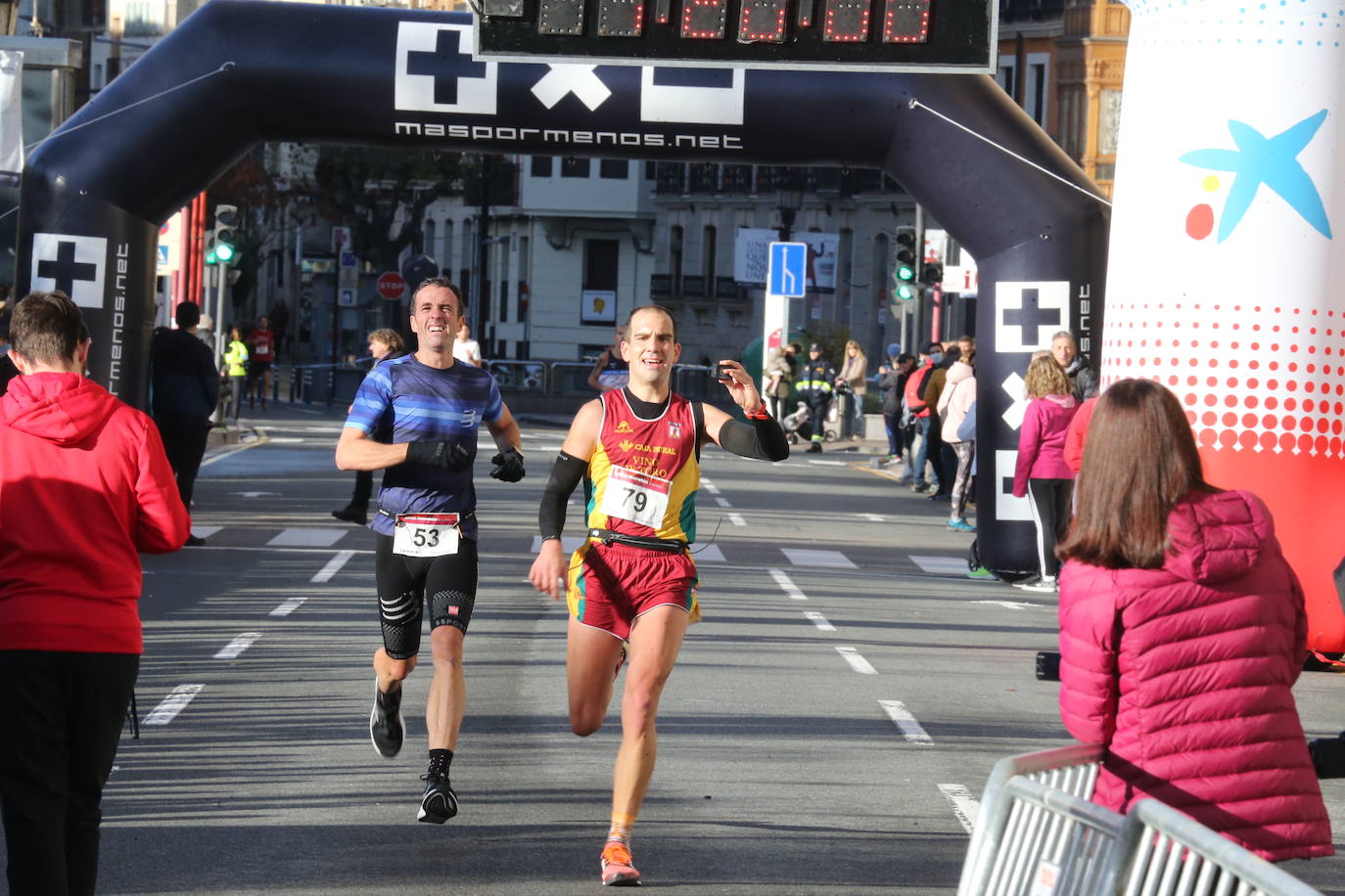 Fotos: La llegada a la meta en la Media Maratón de La Rioja