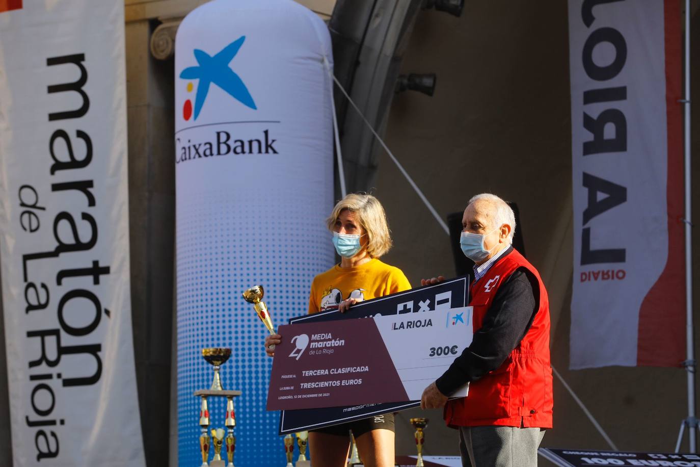 Fotos: El podio y los premios de la Media Maratón de La Rioja