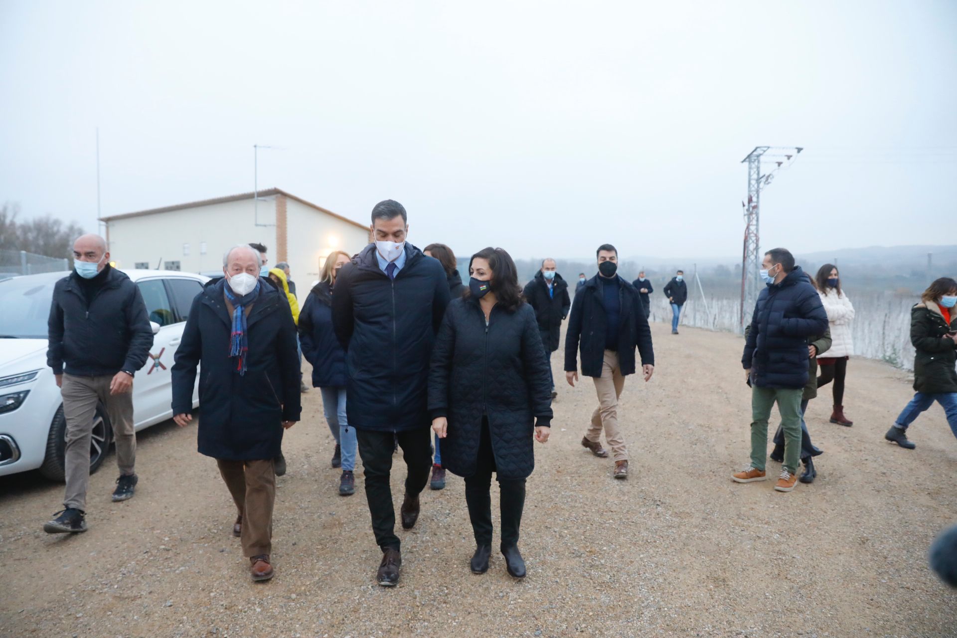 El presidente del Gobierno ha estado ocho minutos en la localidad riojana para comprobar sobre el terreno los efectos de la riada