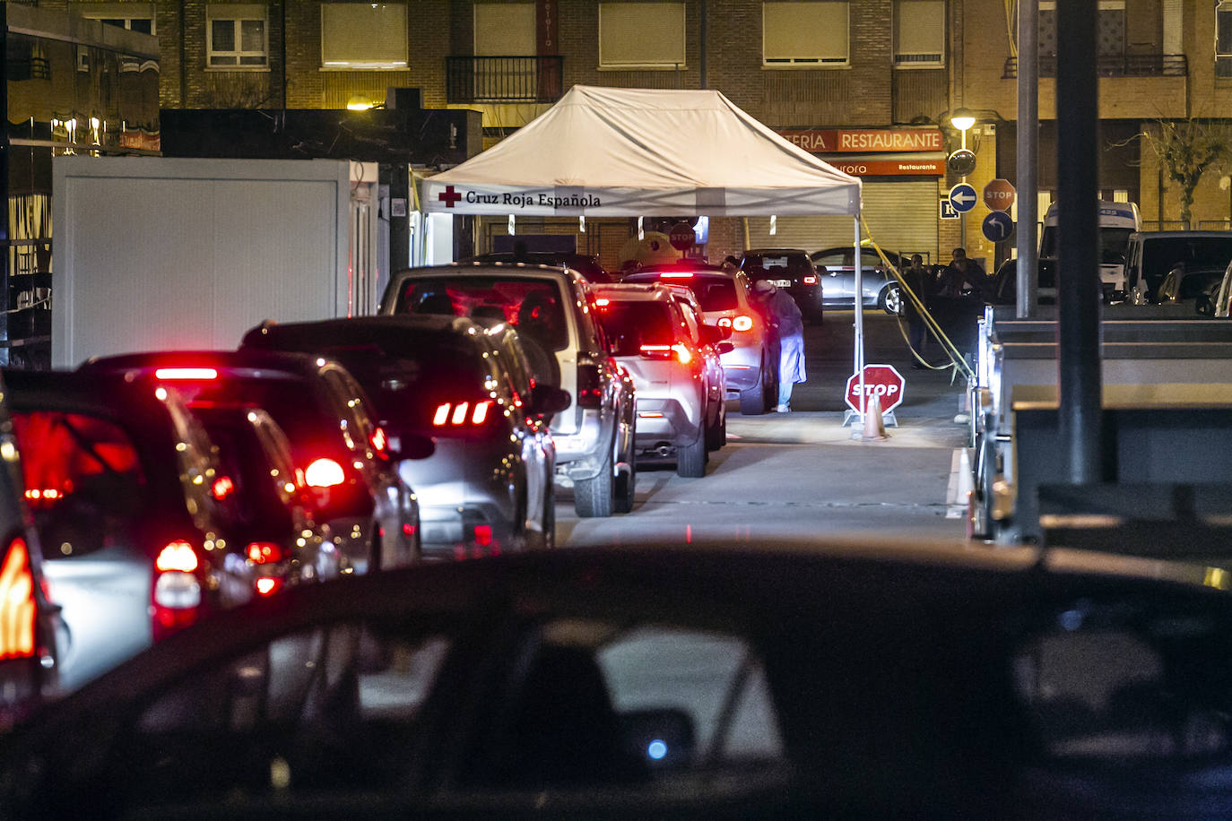 Fotos: Largas colas para pruebas PCR en La Rioja