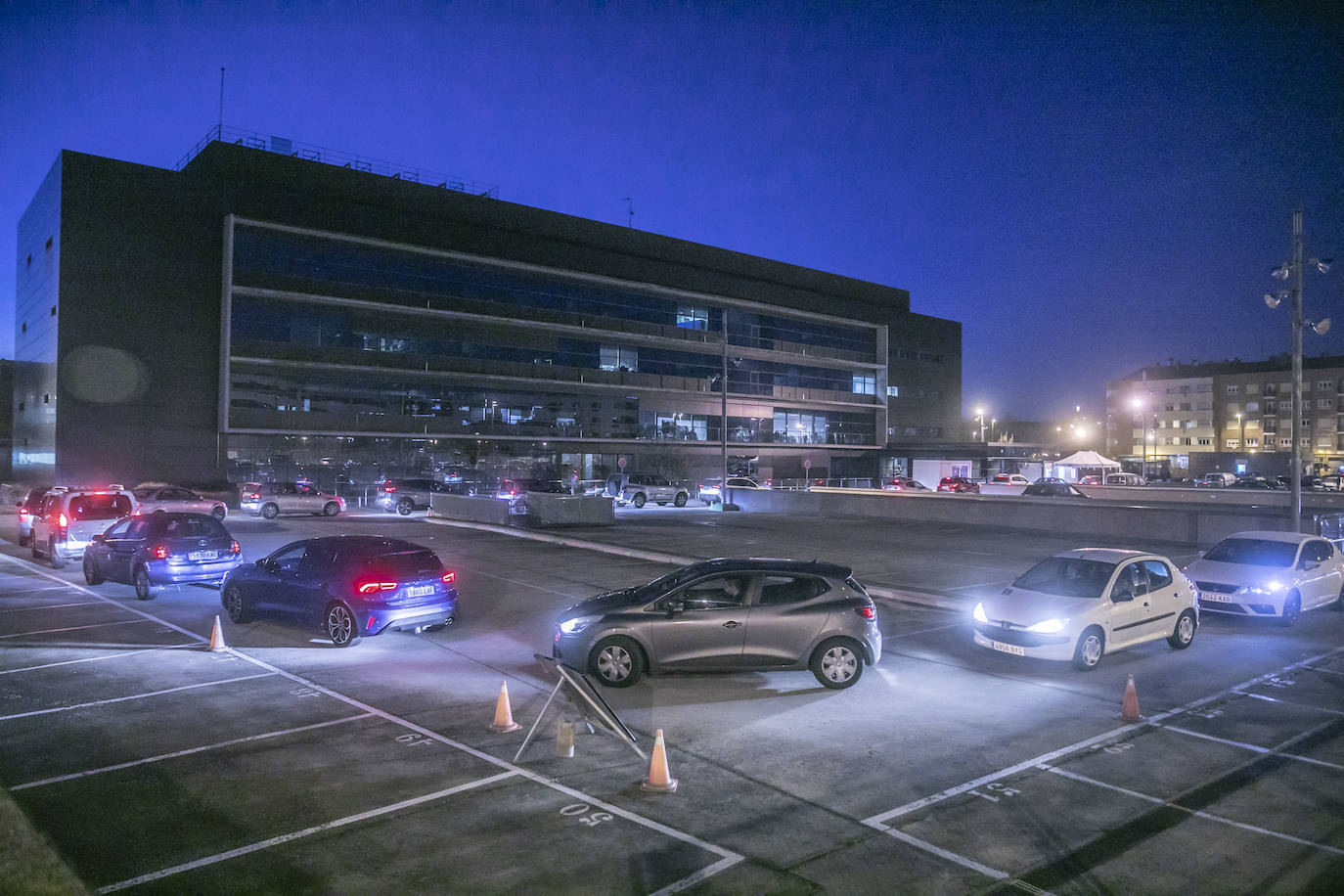 Fotos: Largas colas para pruebas PCR en La Rioja