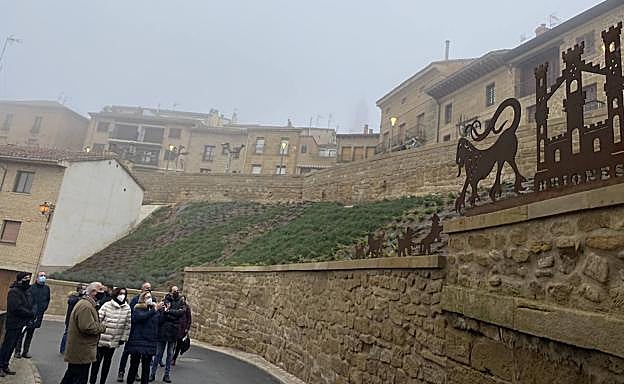 Imagen principal - Puesta de largo de la muralla de Briones