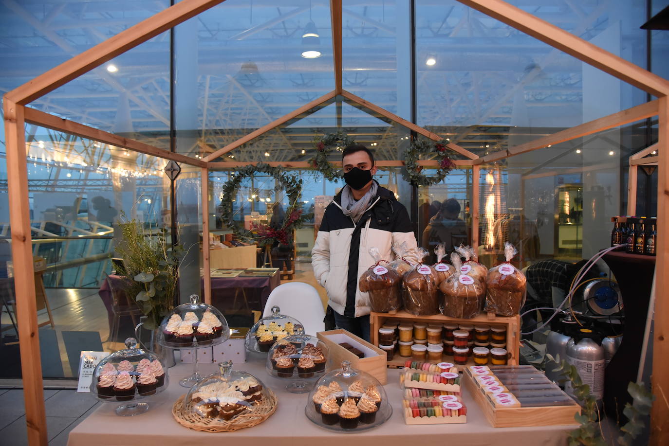 Productores y creadores venden sus productos de moda, alimentación 'gourmet' o diseño en el Museo Würth