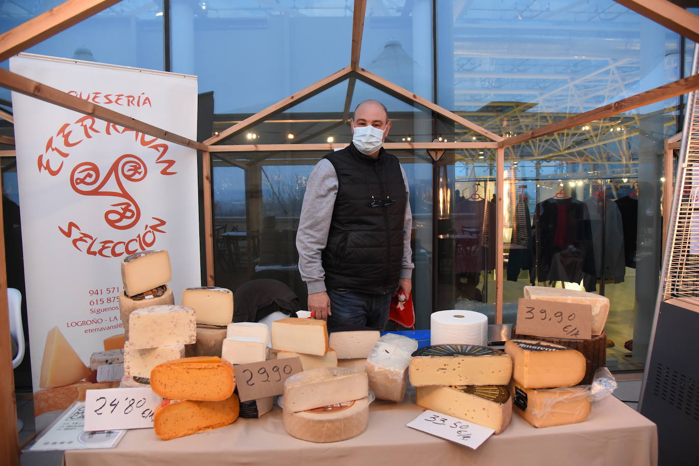 Productores y creadores venden sus productos de moda, alimentación 'gourmet' o diseño en el Museo Würth