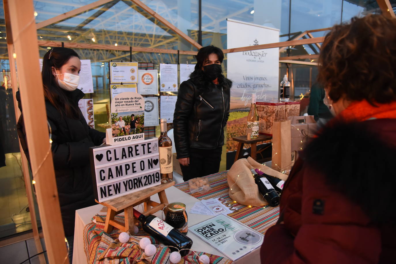 Productores y creadores venden sus productos de moda, alimentación 'gourmet' o diseño en el Museo Würth