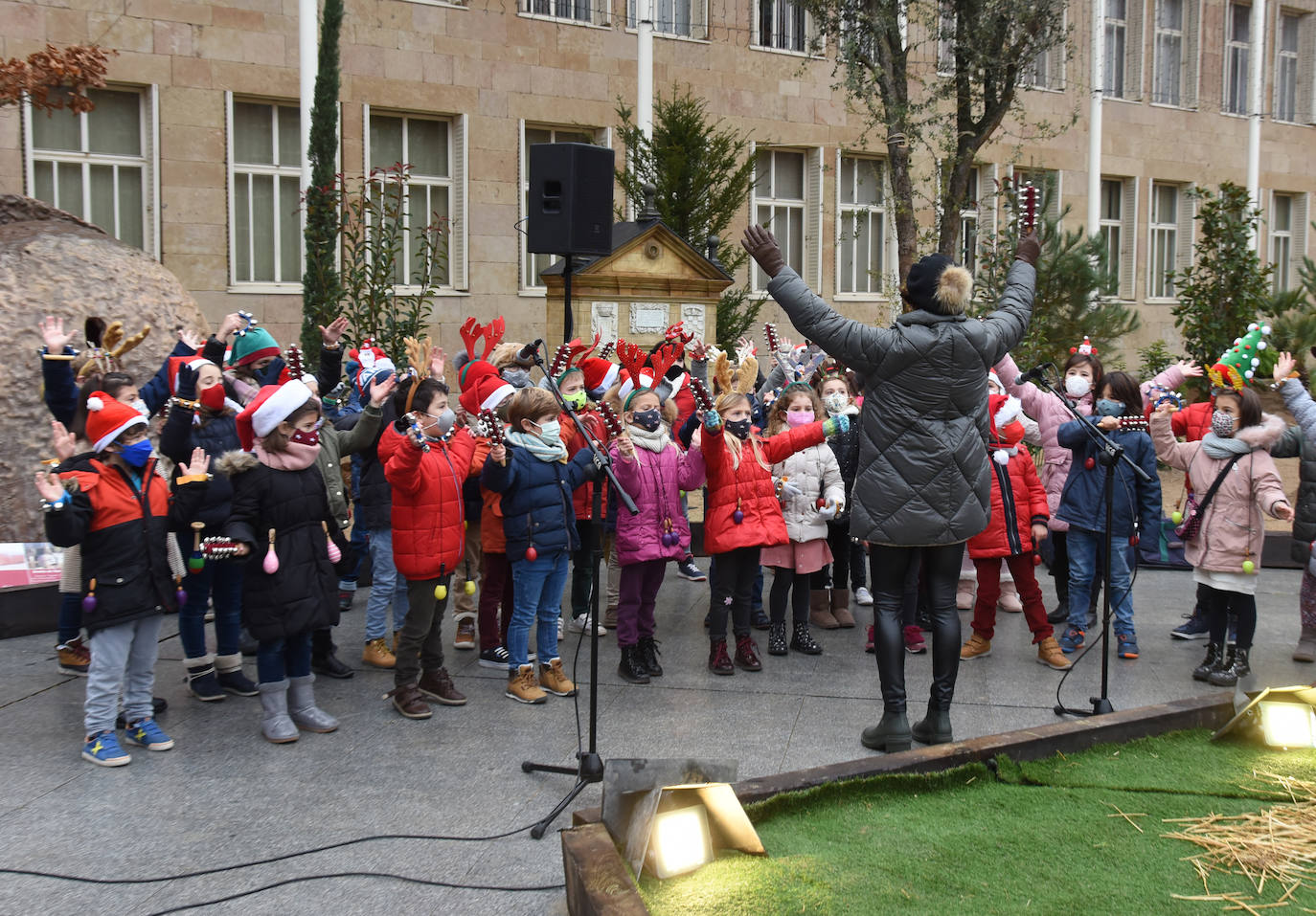 El nacimiento, situado en la plaza del Ayuntamiento de la capital riojana, se podrá visitar hasta el 7 de enero