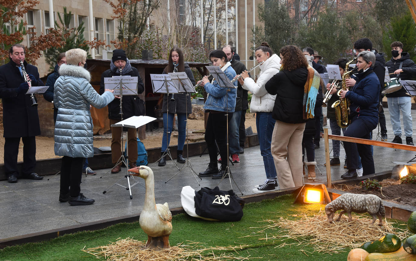 El nacimiento, situado en la plaza del Ayuntamiento de la capital riojana, se podrá visitar hasta el 7 de enero