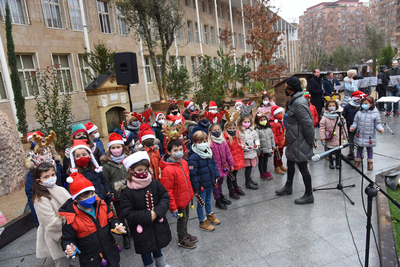 El nacimiento, situado en la plaza del Ayuntamiento de la capital riojana, se podrá visitar hasta el 7 de enero