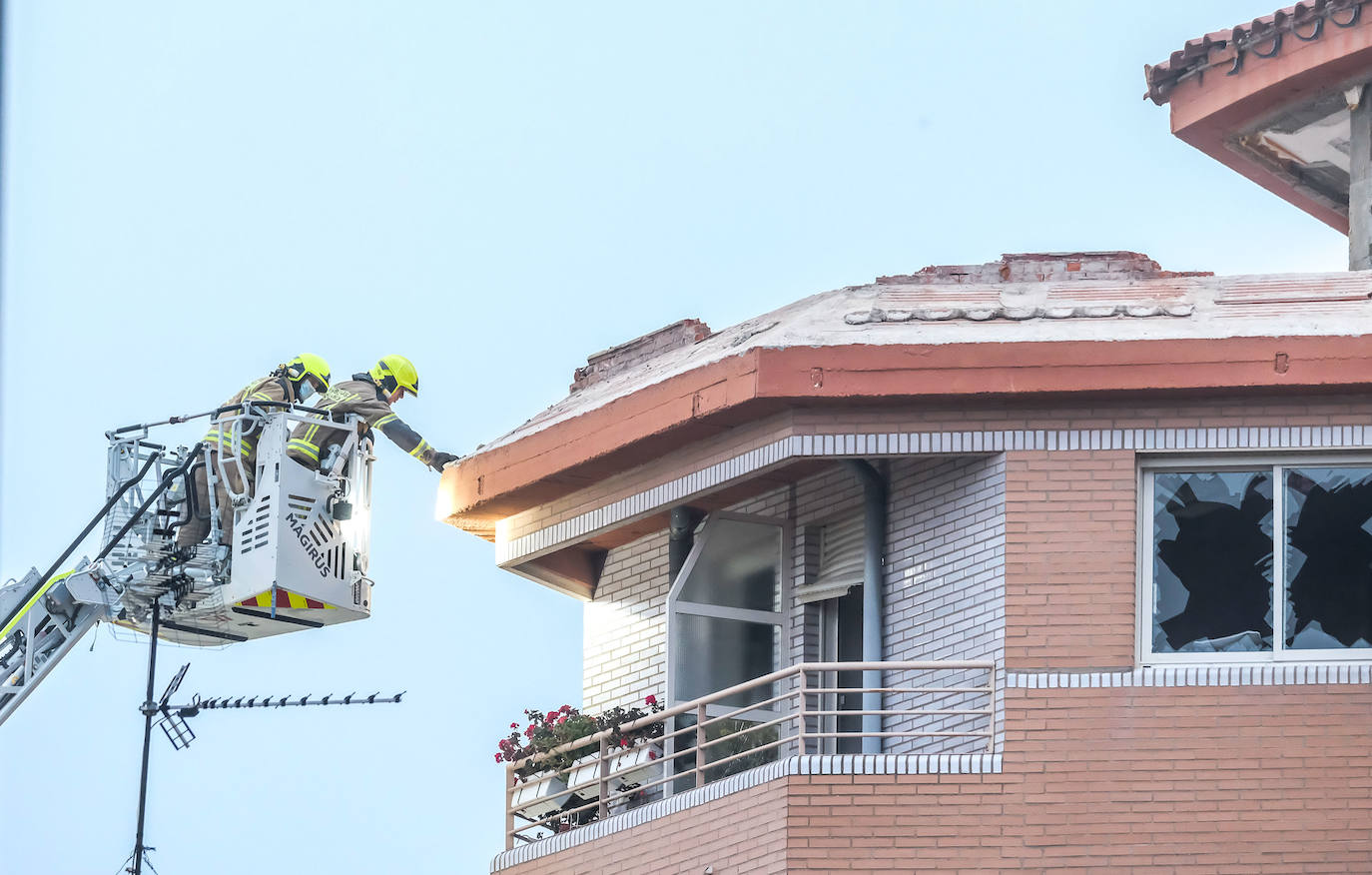 Fotos: Explosión de gas en un ático de Lardero