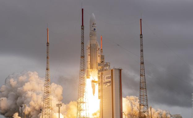 El telescopio James Webb despega del espaciopuerto europeo de Kurú. 