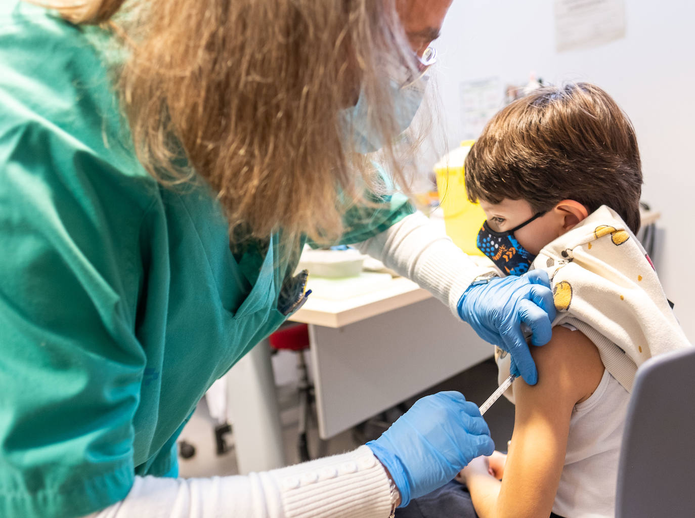 El centro de salud de Arnedo vacuna durante esta semana a los niños de la zona. 
