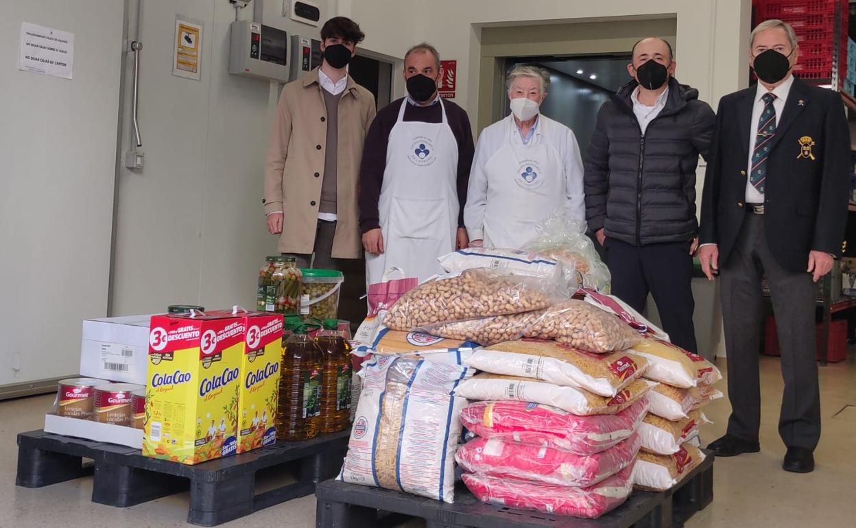 Los Reales Tercios de España donan una tonelada de alimentos a la Cocina Económica de Logroño