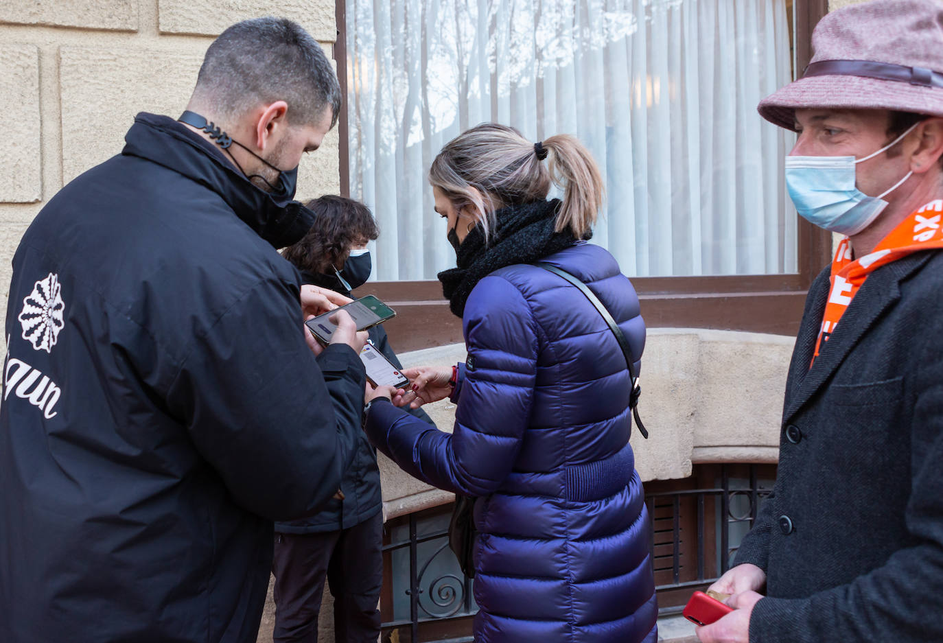 Fotos: La sesión en Actual de Arkano y Laura Sam en el Círculo Logroñés