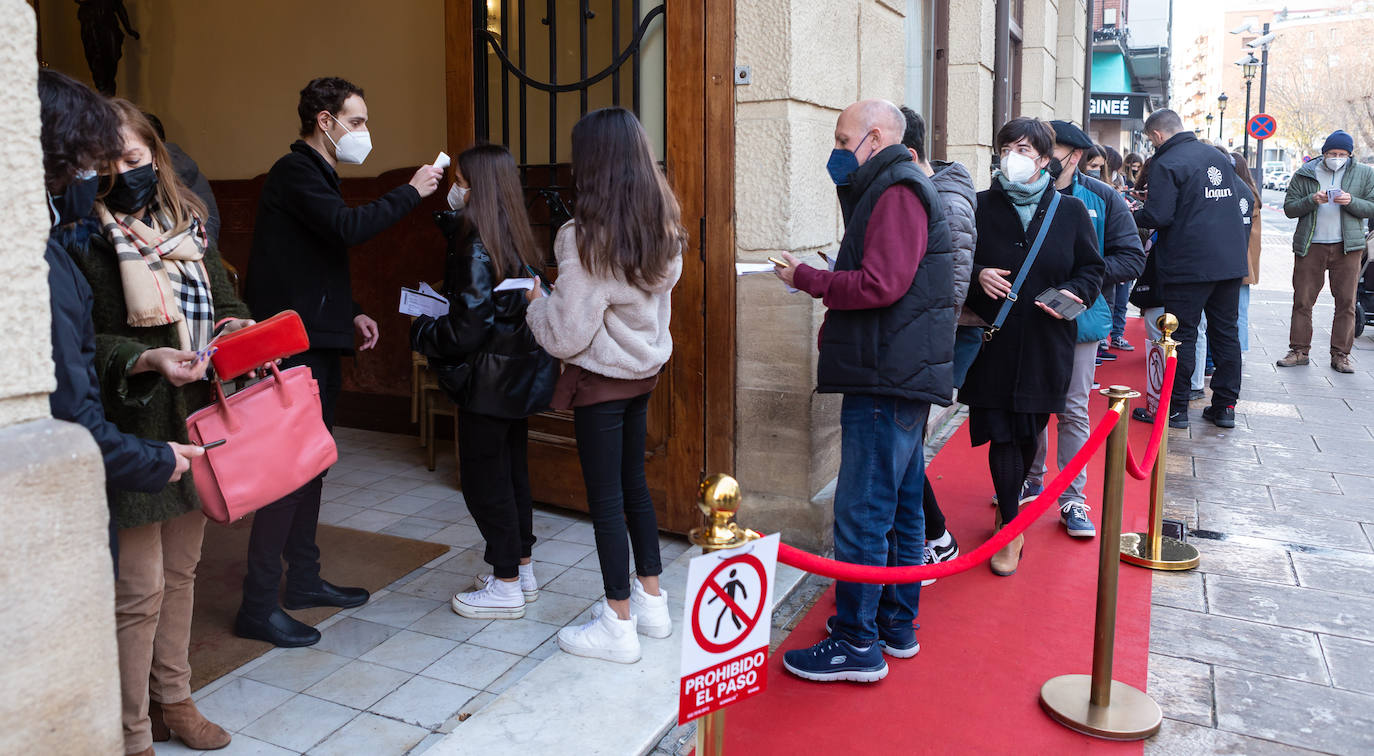 Fotos: La sesión en Actual de Arkano y Laura Sam en el Círculo Logroñés