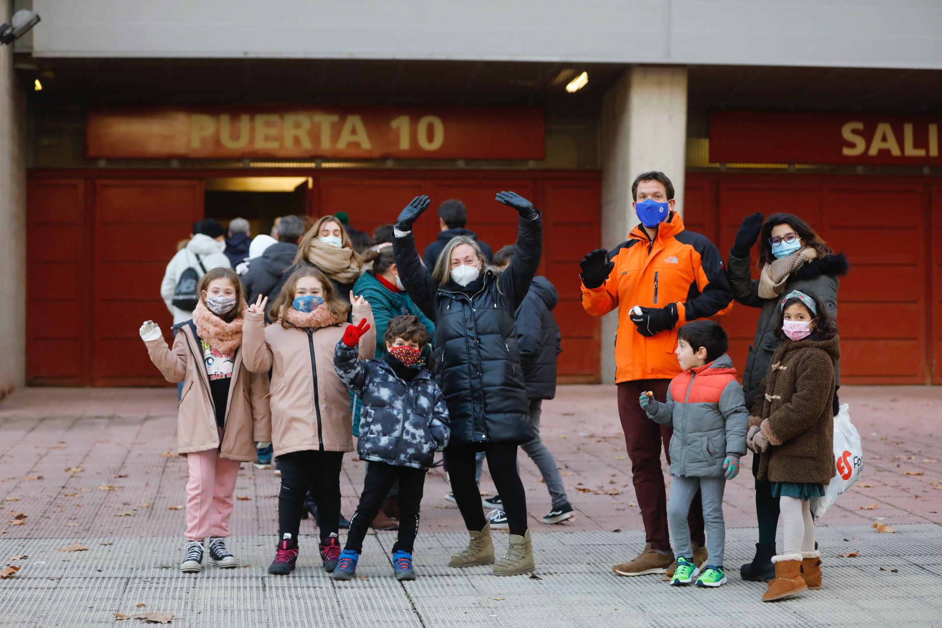 Fotos: Colas para entrar en Las Gaunas a ver a los Reyes Magos