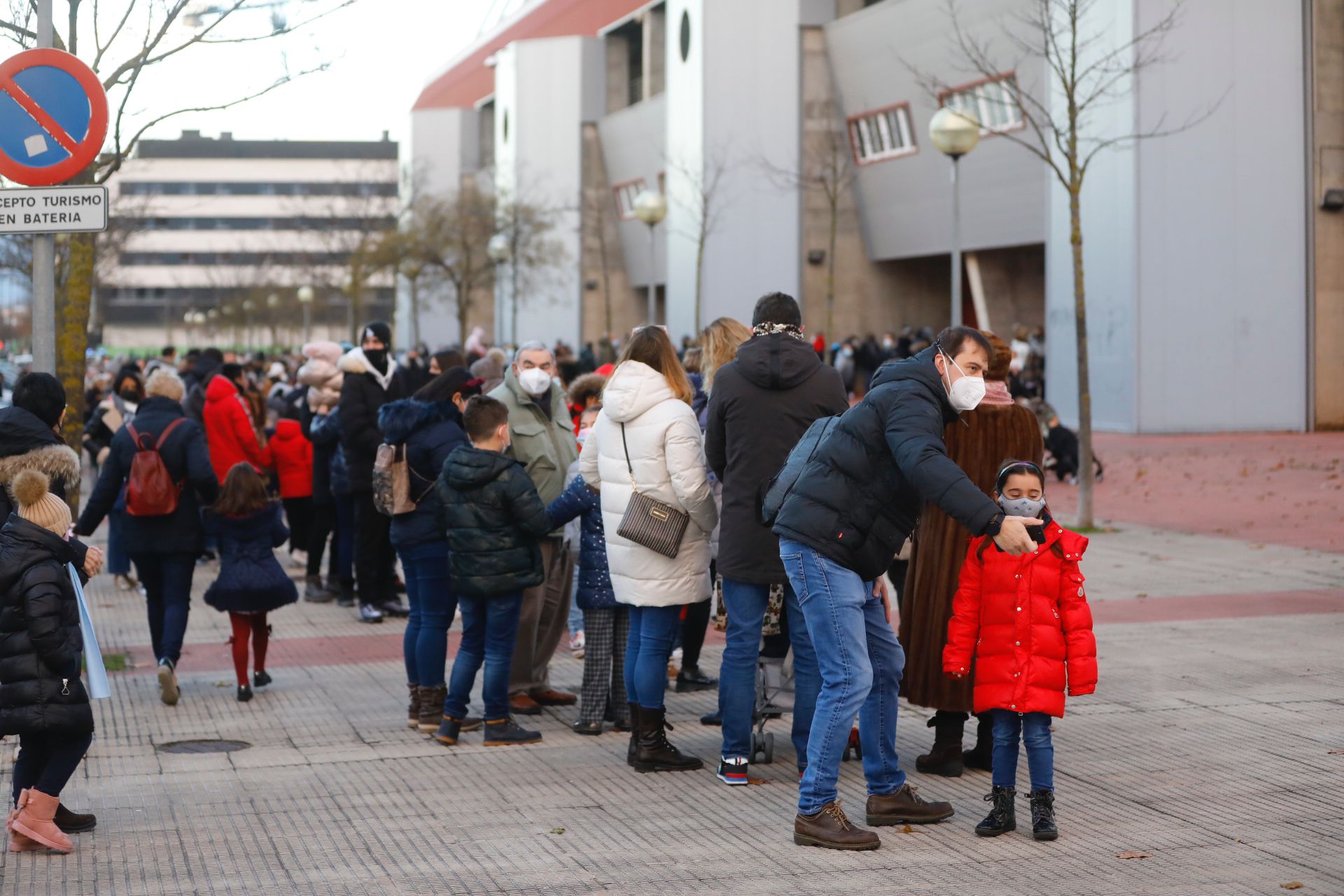 Fotos: Colas para entrar en Las Gaunas a ver a los Reyes Magos