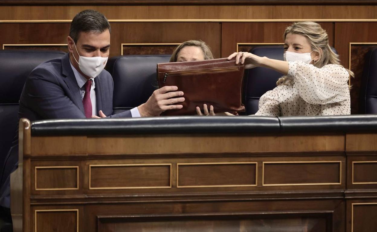 Pedro Sánchez y Yolanda Díaz en el Congreso.