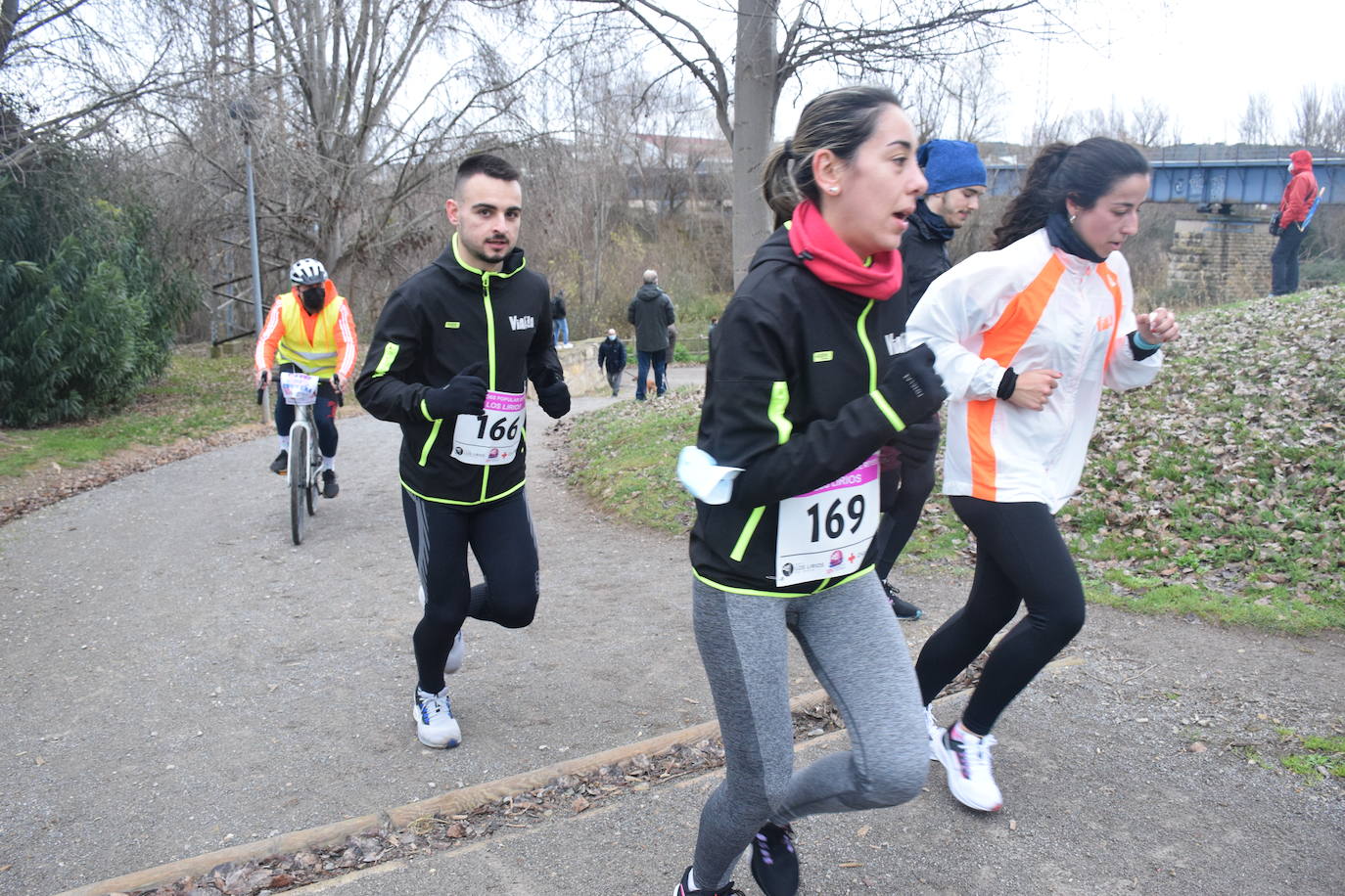 Fotos: El Cross de Los Lirios reúne a más de 200 atletas