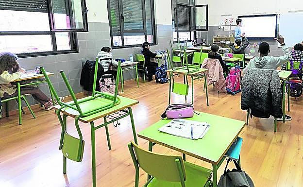 Imagen de una de las clases de Vuelo Madrid Manila en el primer día de colegio tras la Navidad. 