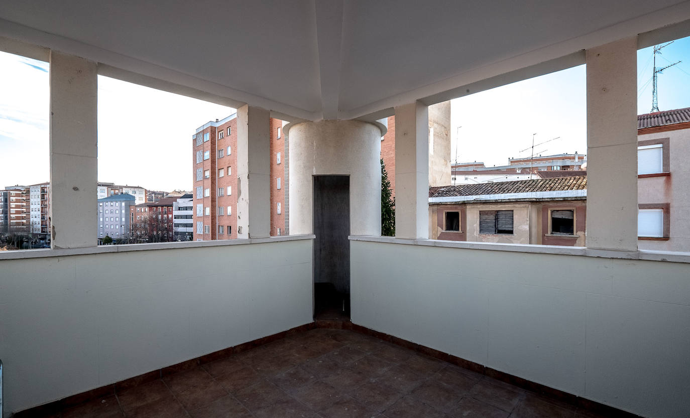 Fotos: El singular edificio de la residencia militar pervive sin estruendo en el centro de Logroño