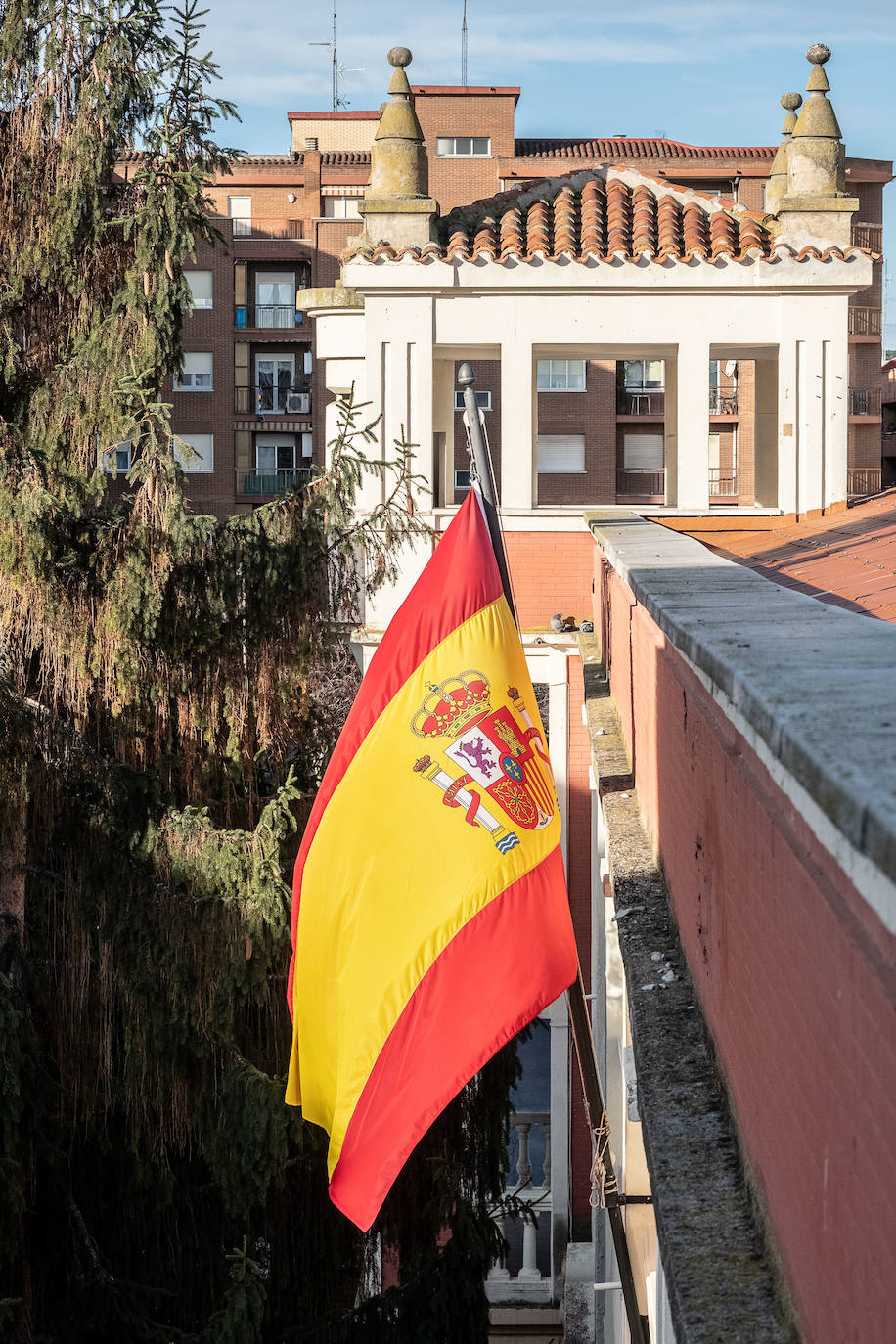 Fotos: El singular edificio de la residencia militar pervive sin estruendo en el centro de Logroño