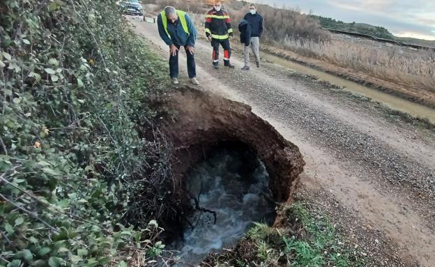 Una rotura en el Canal de Lodosa provoca inundaciones en los polígonos de Rincón