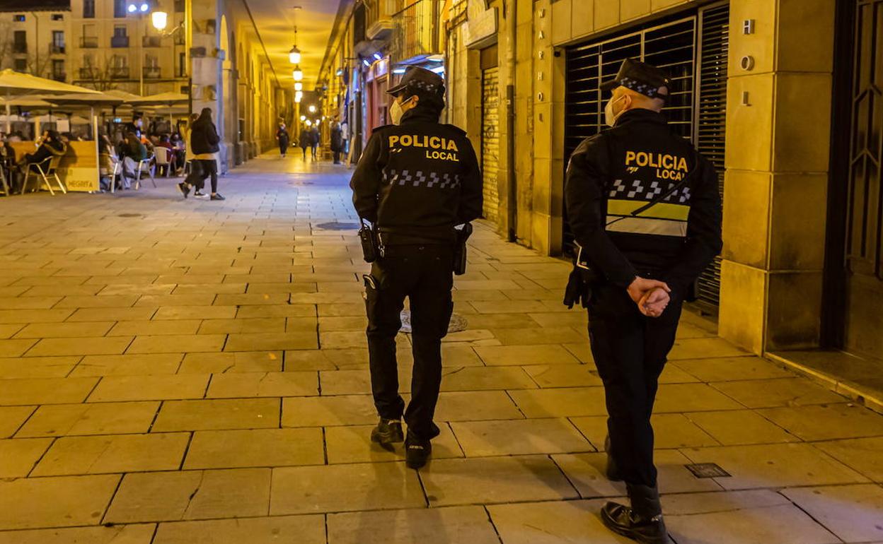 Dos detenidos en Logroño por agredir a la Policía tras ser multados por incumplir el horario de cierre