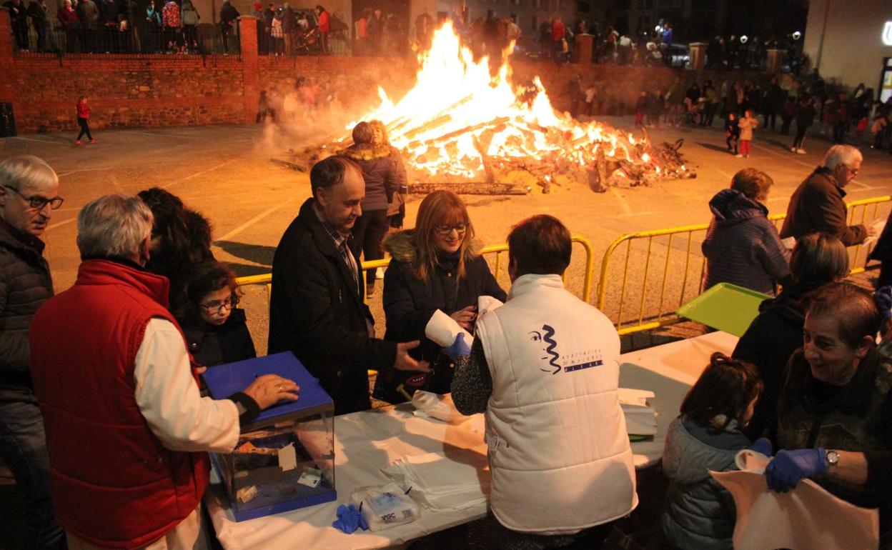 Imagen de la hoguera municipal en el San Antón de 2020. 