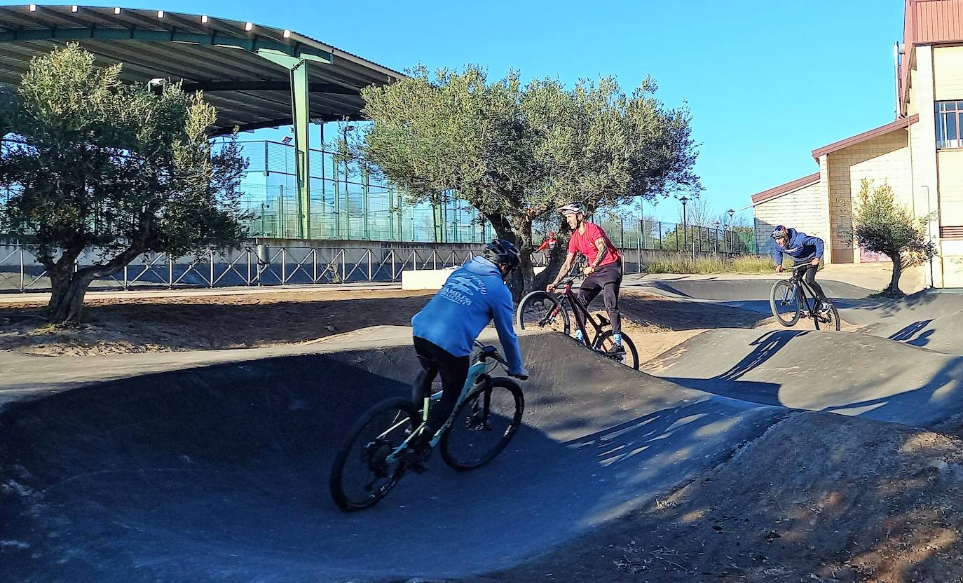 Fotos: Dascalu y Bicitor prueban el &#039;pump track&#039; de Lardero