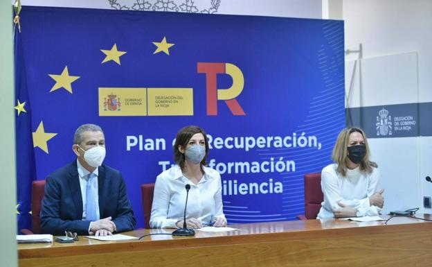 Celso González, María Marrodán y Cristina Peña, en rueda de prensa. 