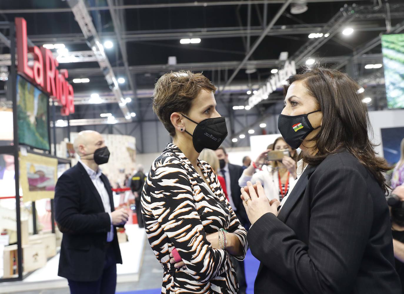 Fotos: Actores y políticos visitan el stand de La Rioja en Fitur