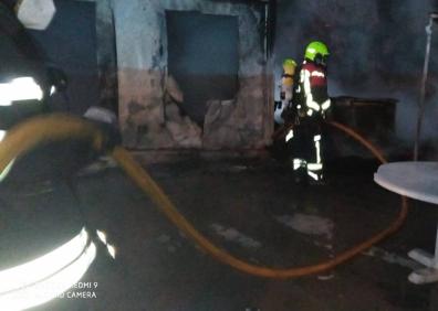 Imagen secundaria 1 - Incendio en el punto limpio de Alfaro