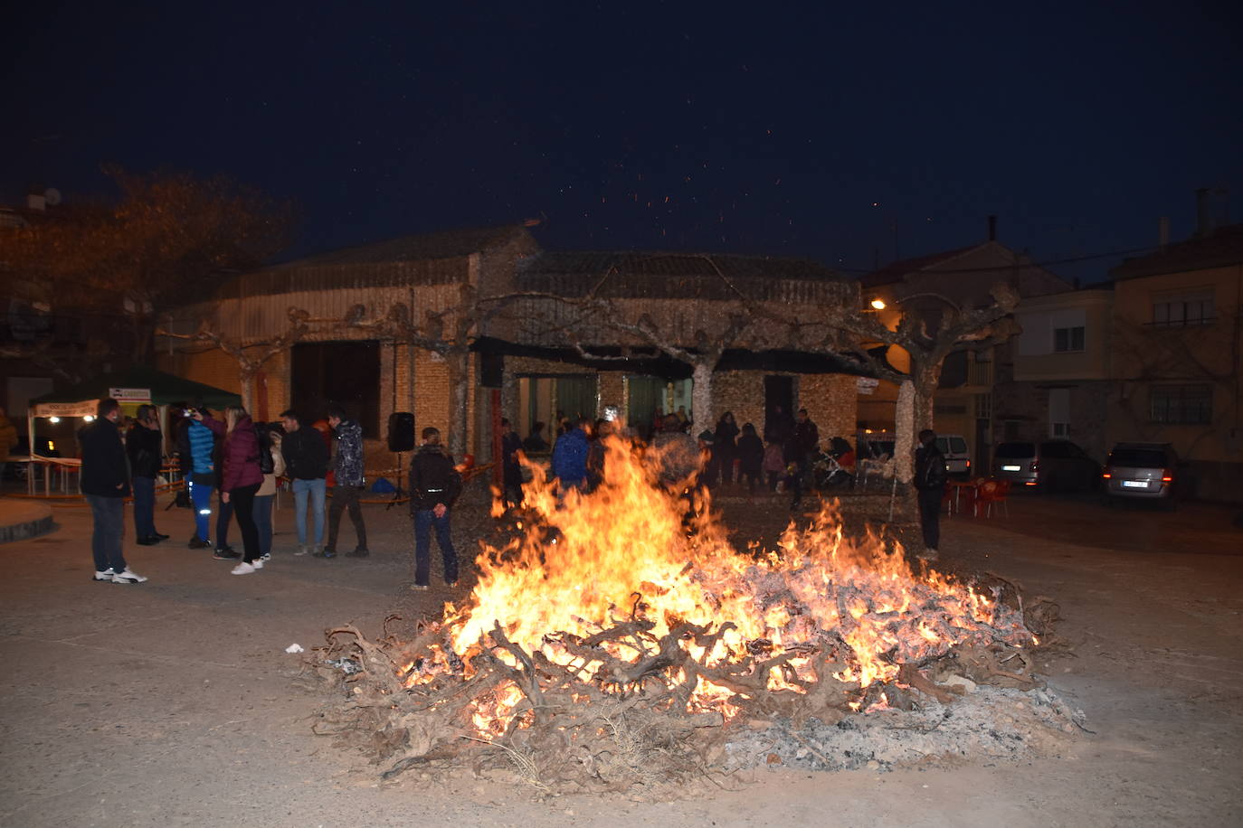 La Asociación Cultural Toro Ensogado de Cabretón organizó una jornada para recordar la tradición de la matanza