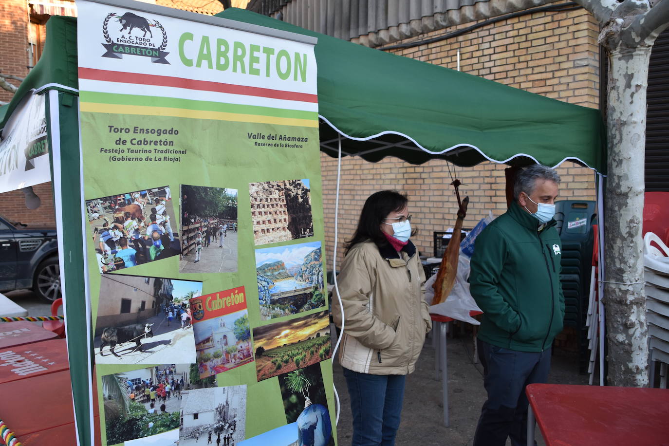 La Asociación Cultural Toro Ensogado de Cabretón organizó una jornada para recordar la tradición de la matanza