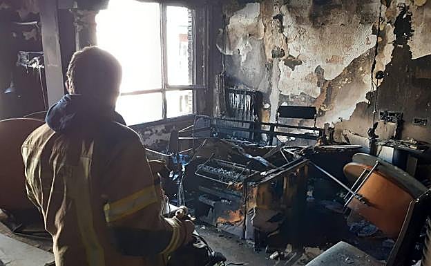 Estado en el que ha quedado el piso afectado por las llamas. 