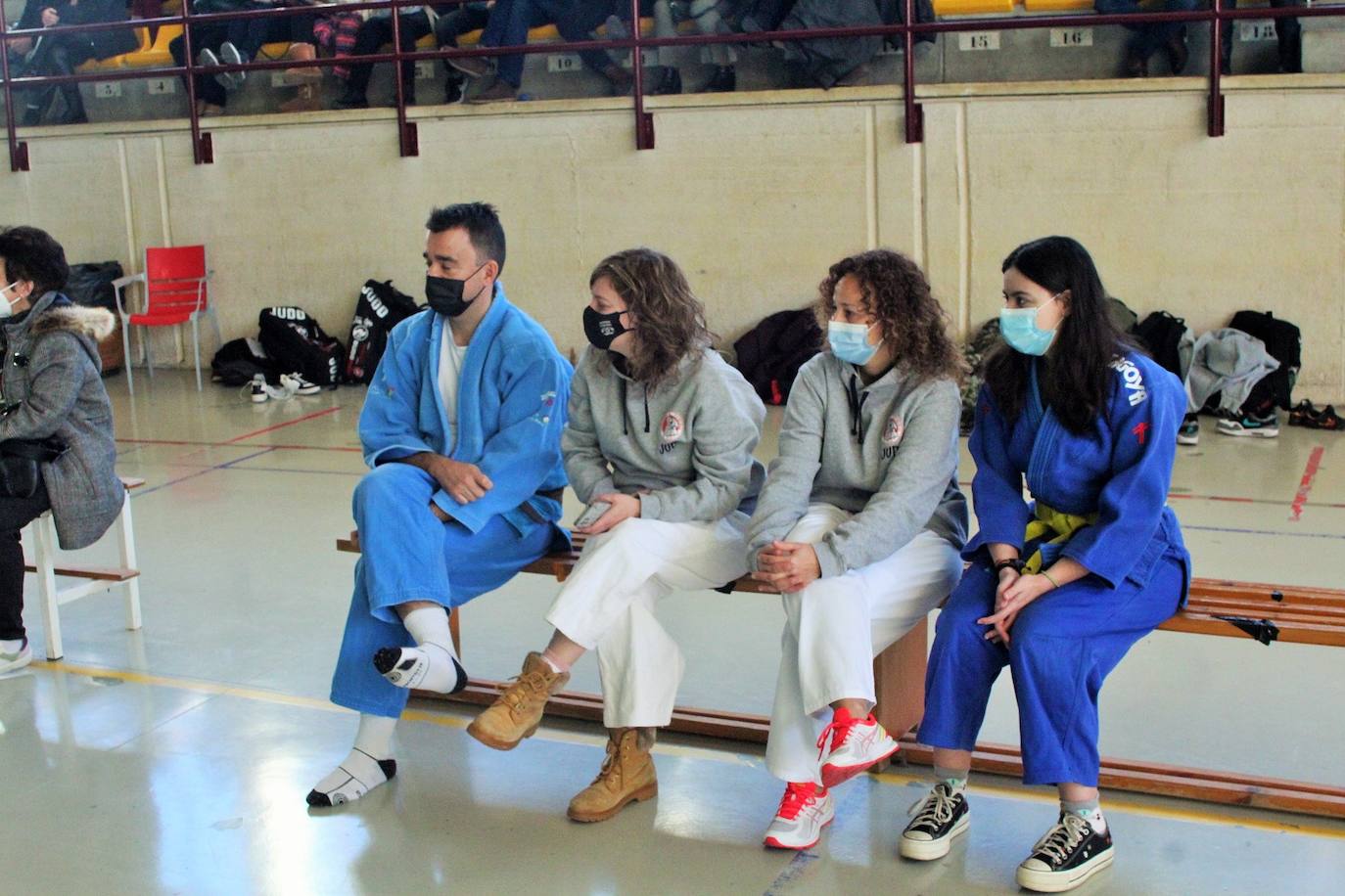 Fotos: Exhibición solidaria de judo en Lardero