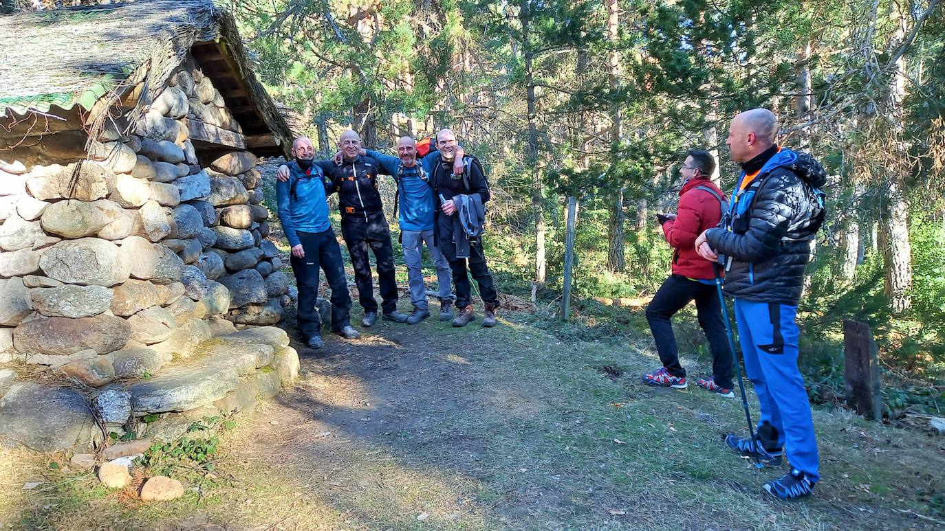 Fotos: Senderismo entre barrancos, pinos, robles y hayas