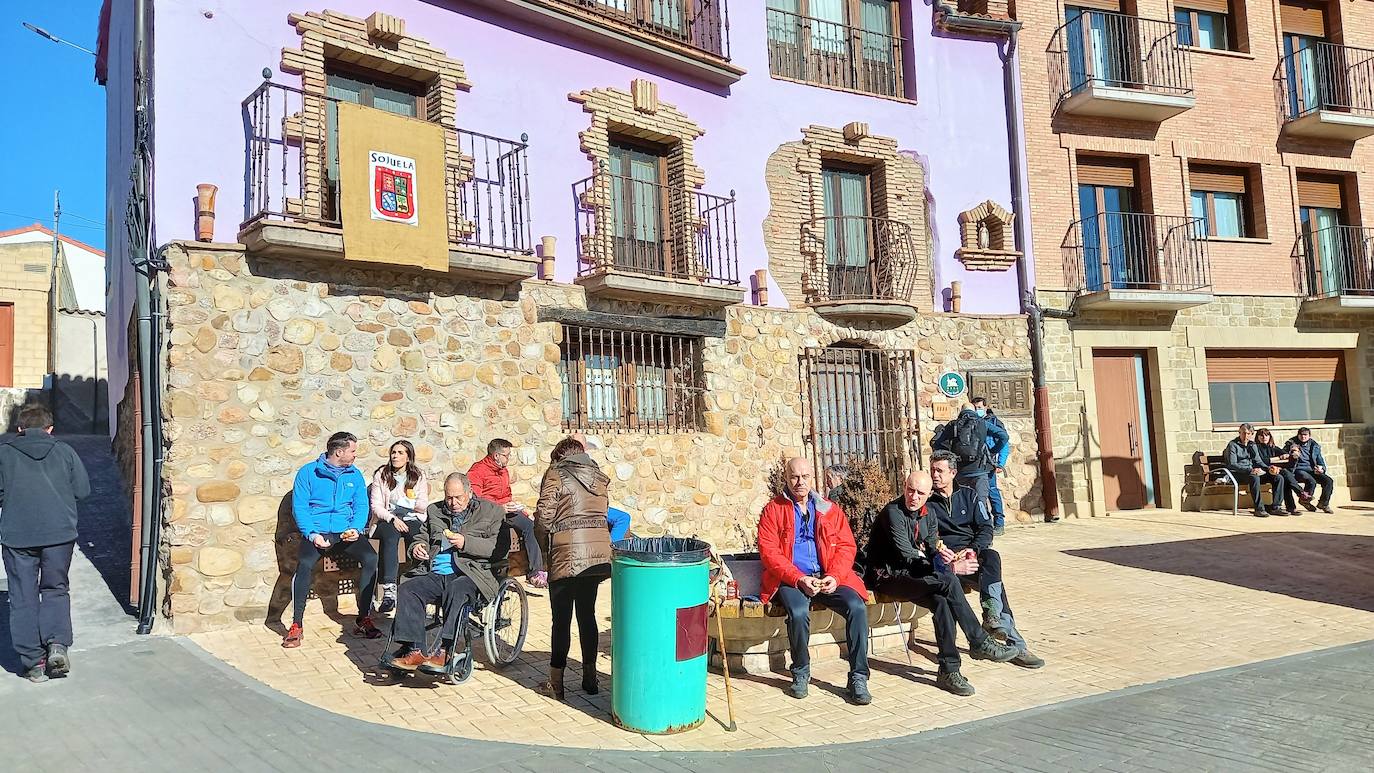 Fotos: Senderismo entre barrancos, pinos, robles y hayas