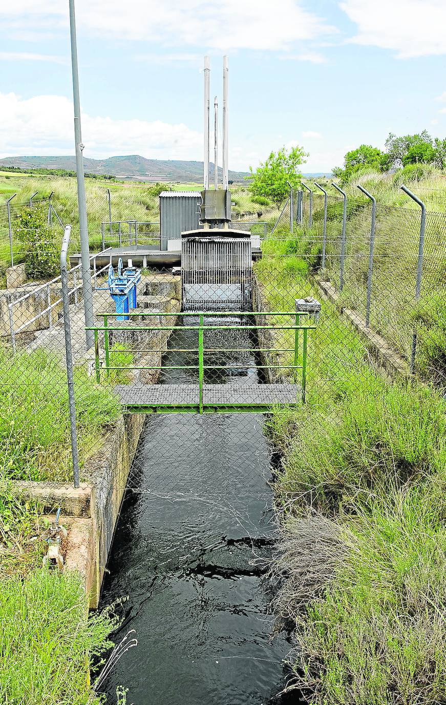 Canal de la margen izquierda del Najerilla a la altura de Alesanco. 