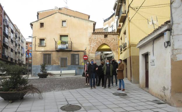 Imagen principal - La mejora de Isidoro Gil de Muro de Arnedo renueva las redes y ordena calzada y aparcamientos